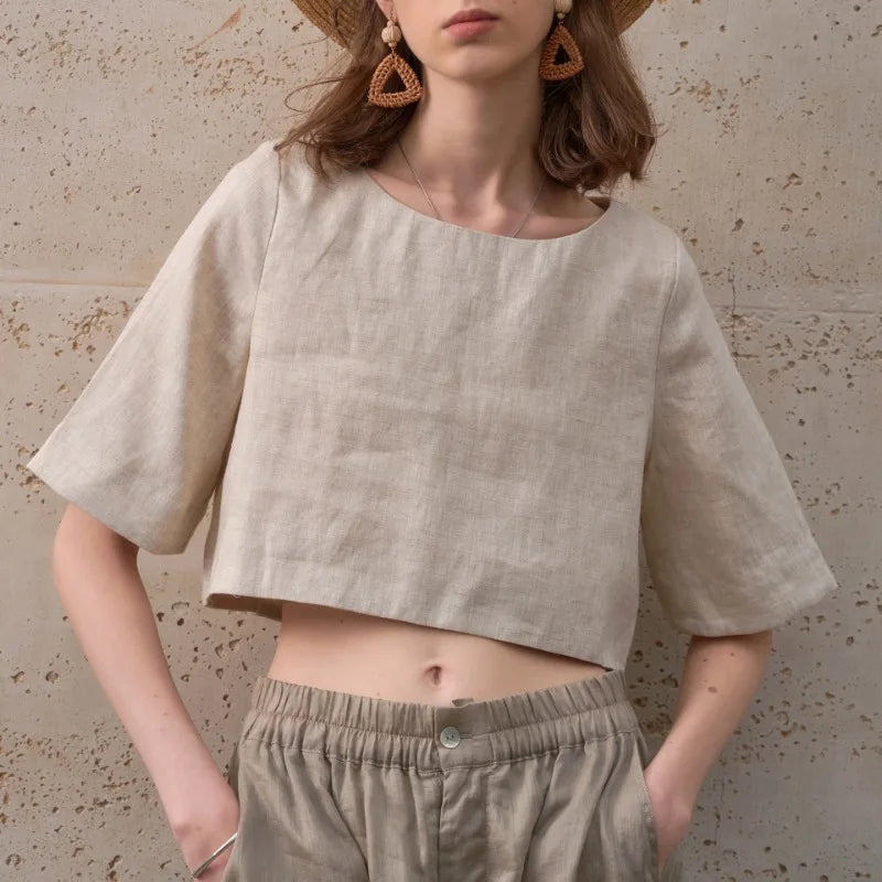 FJØRNA women's linen crop top with short sleeves, light and breathable fabric, shown on a model.