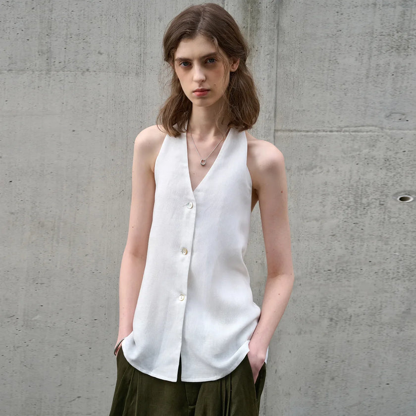 FJØRNA women's linen waistcoat with halter neck and sleeveless design, stylish top perfect for warm-weather outfits.