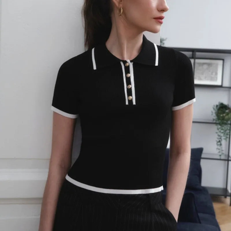 FJØRNA women's cotton polo top, short-sleeve blouse with collar and buttons, in a classic style and soft fabric.