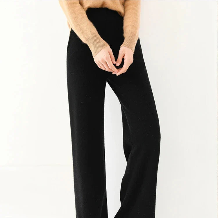 Women’s Merino wool joggers by FJØRNA, wide-leg pants with a comfortable, relaxed fit and soft, wool texture.