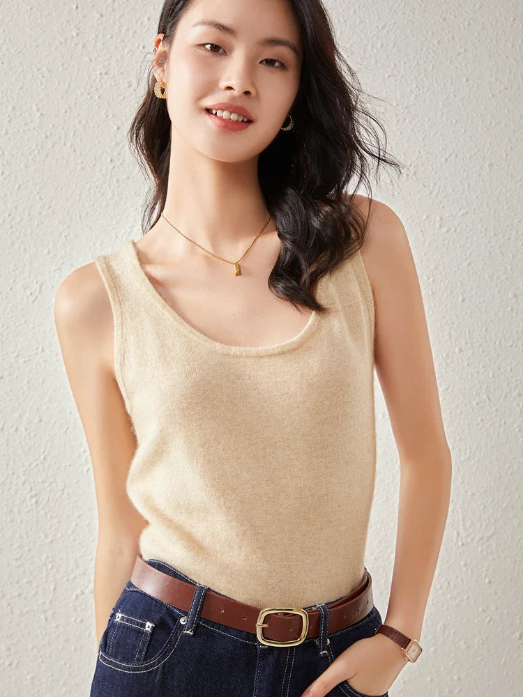 FJØRNA women's cashmere top, soft and cozy, featuring a relaxed fit and classic design, shown in a neutral color.