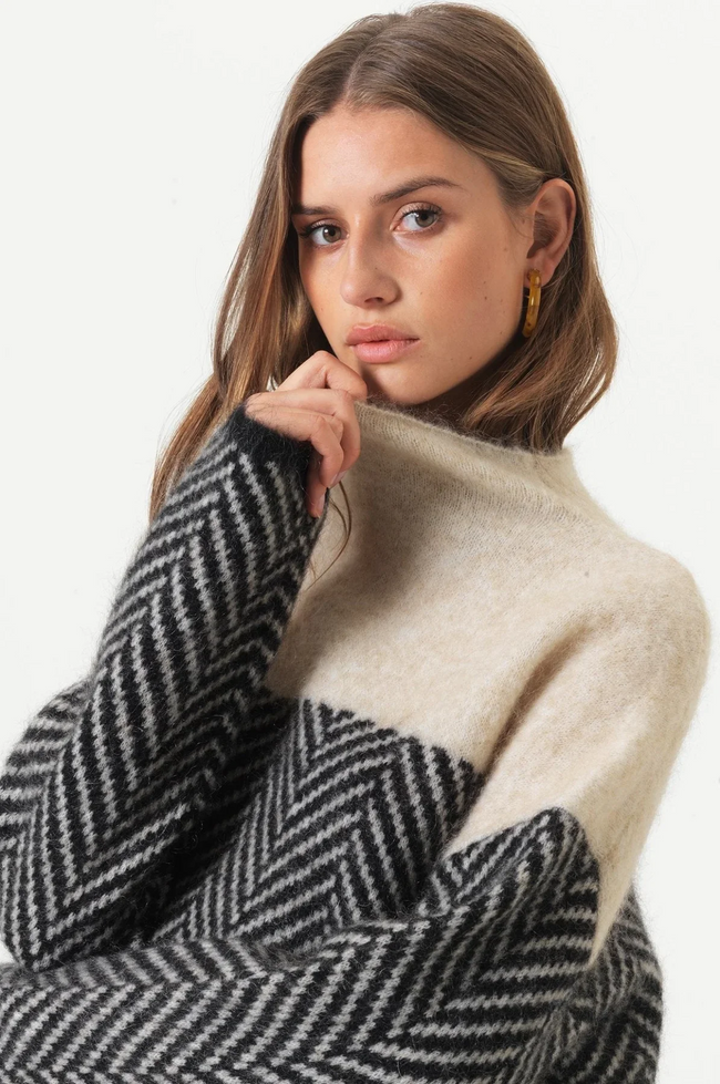 Eireann | Cashmere Turtleneck Sweater, Luxuriously Soft Design