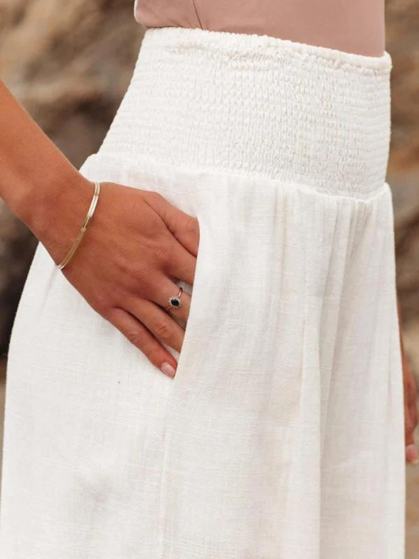 FJØRNA women's lightweight summer trousers with wide-leg, breathable, flowy fabric, perfect for warm weather and casual wear.