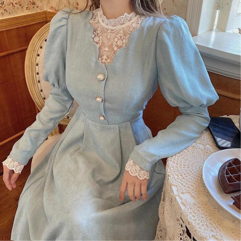 FJØRNA vintage white maxi dress with balloon sleeves, flowing silhouette, and elegant design, perfect for stylish occasions.