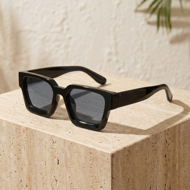 FJØRNA vintage rectangular unisex sunglasses with dark lenses and thick frame, accessory for women and men, 90s-inspired style.