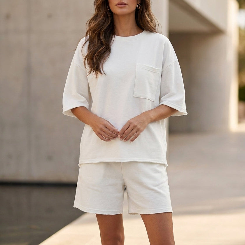 FJØRNA oversized white two-piece set with relaxed fit, chest pocket, and wide-leg shorts, casual and comfortable loungewear