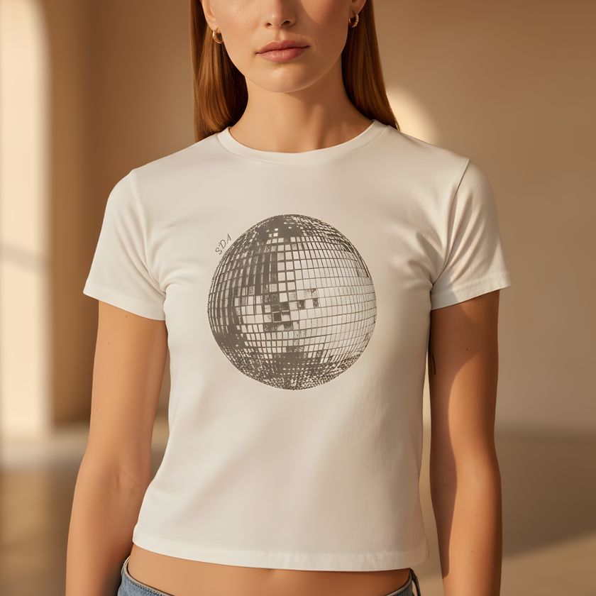 Women wearing FJØRNA slim fit short sleeve men's shirt, styled as a women's top, with a casual and modern look.