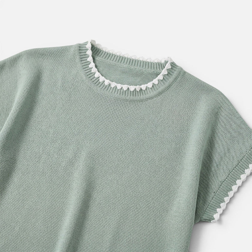 Women’s FJØRNA contrast trim knit top with short sleeves and crew neck, featuring stylish color accents and a comfortable fit.
