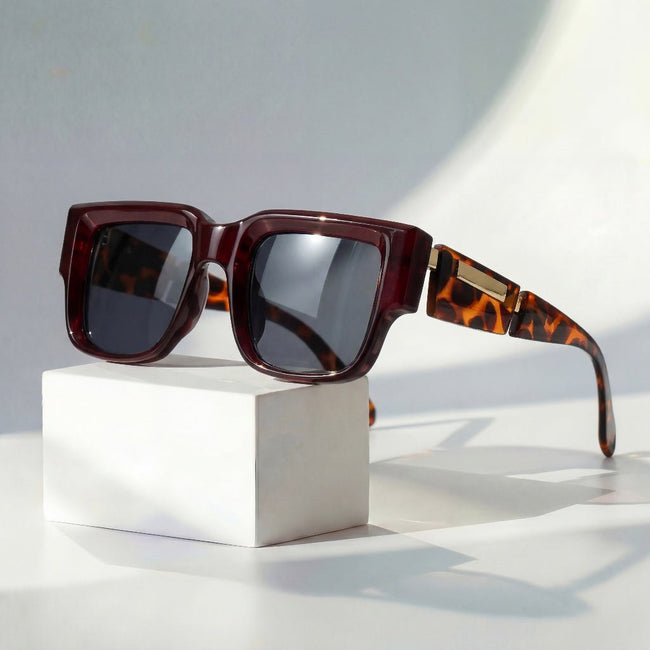 FJØRNA women's square sunglasses with thick black frames and wide temples, stylish and modern eyewear for women.