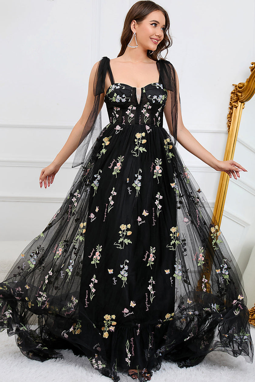 FJØRNA Macy trendy tulle A-line evening dress in black with delicate fabric and elegant design, suitable for formal occasions.
