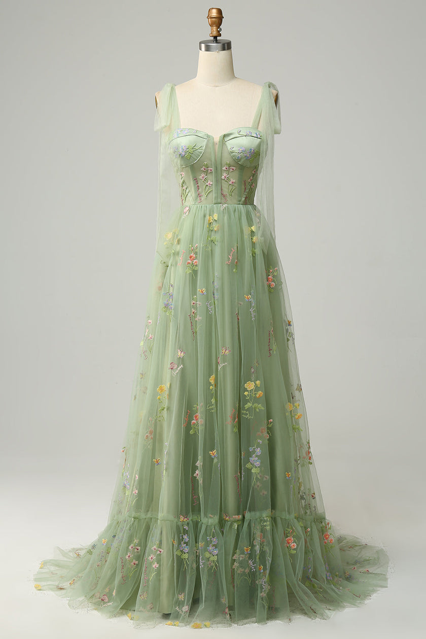 FJØRNA Macy trendy tulle A-line evening dress in vibrant green, featuring a fitted bodice and flowing skirt.