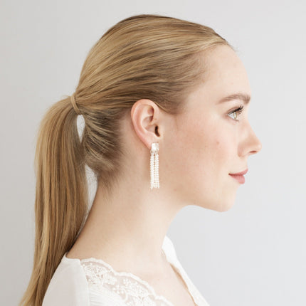 SUNDBY | Elegant Silver Earrings Adorned with Freshwater Pearls