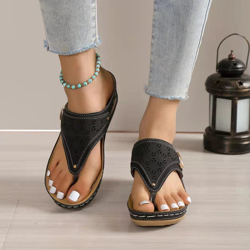 FJØRNA women's orthopedic heeled sandals with wedge heel, adjustable strap, arch support, soft PU leather, non-slip soles.