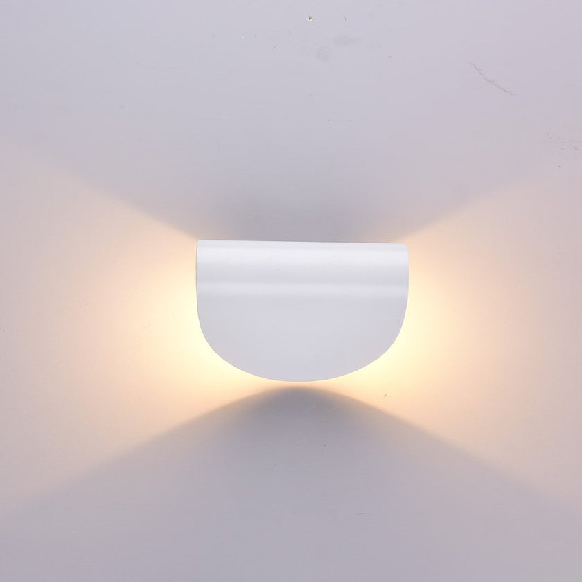 Fjorna | Twisted LED Wall Light