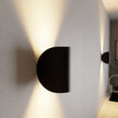 Fjørna Twist LED Vegglampe – Dimmbar og Moderne Veggbelysning i Sort - FJØRNA