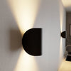 Fjørna Twist LED Vegglampe – Dimmbar og Moderne Veggbelysning i Sort - FJØRNA