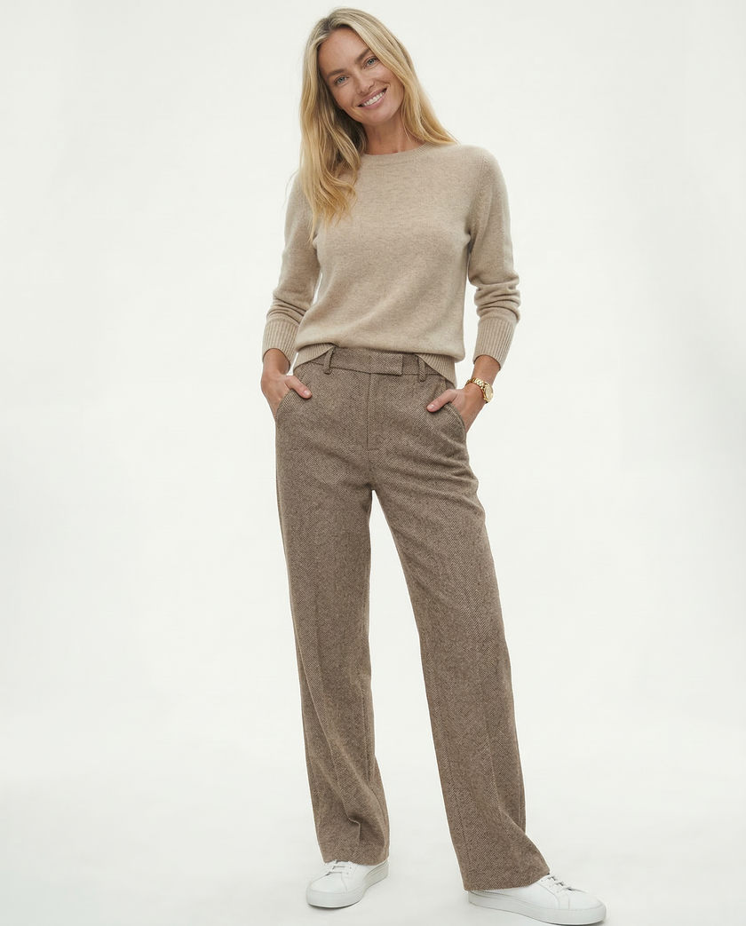 FJØRNA women's wool blend trousers featuring a tailored fit with side pockets and a classic gray color.