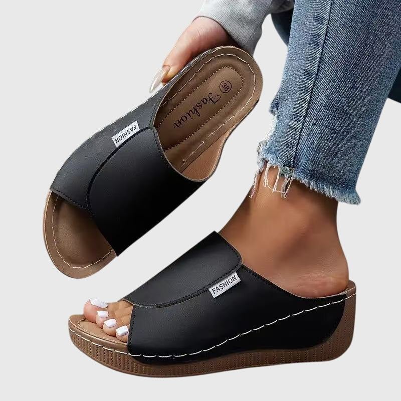 FJØRNA Esther™ stylish orthopedic sandals with cushioned straps and supportive soles, designed for comfort and everyday wear.