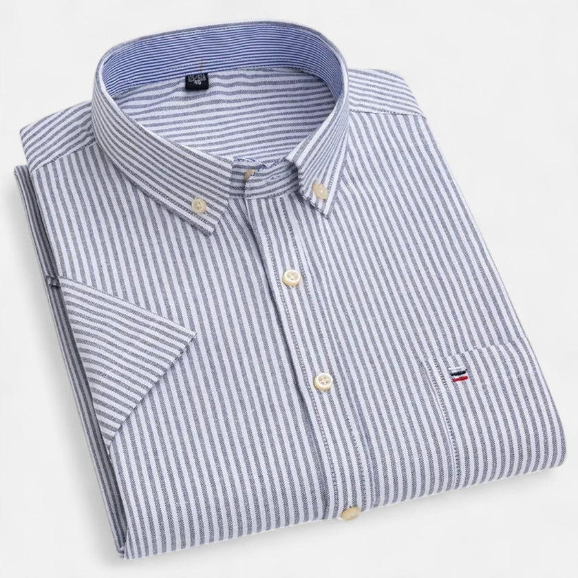 Men's FJØRNA Oxford cotton short sleeve button-up shirt, classic design with a collar and front buttons, in a casual style.