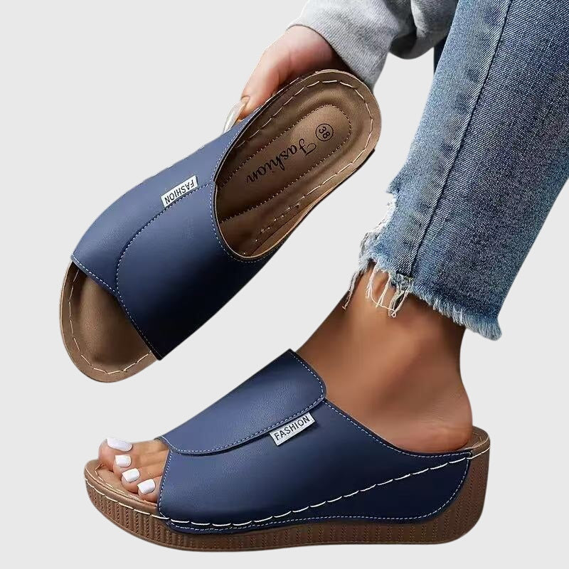 FJØRNA Esther™ stylish orthopedic sandals with supportive straps and cushioned soles, designed for comfort and everyday wear.