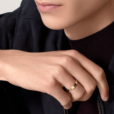 Gold unisex ring by FJØRNA, Theo style, made of zinc alloy, featuring a sleek design for accessories or everyday wear.
