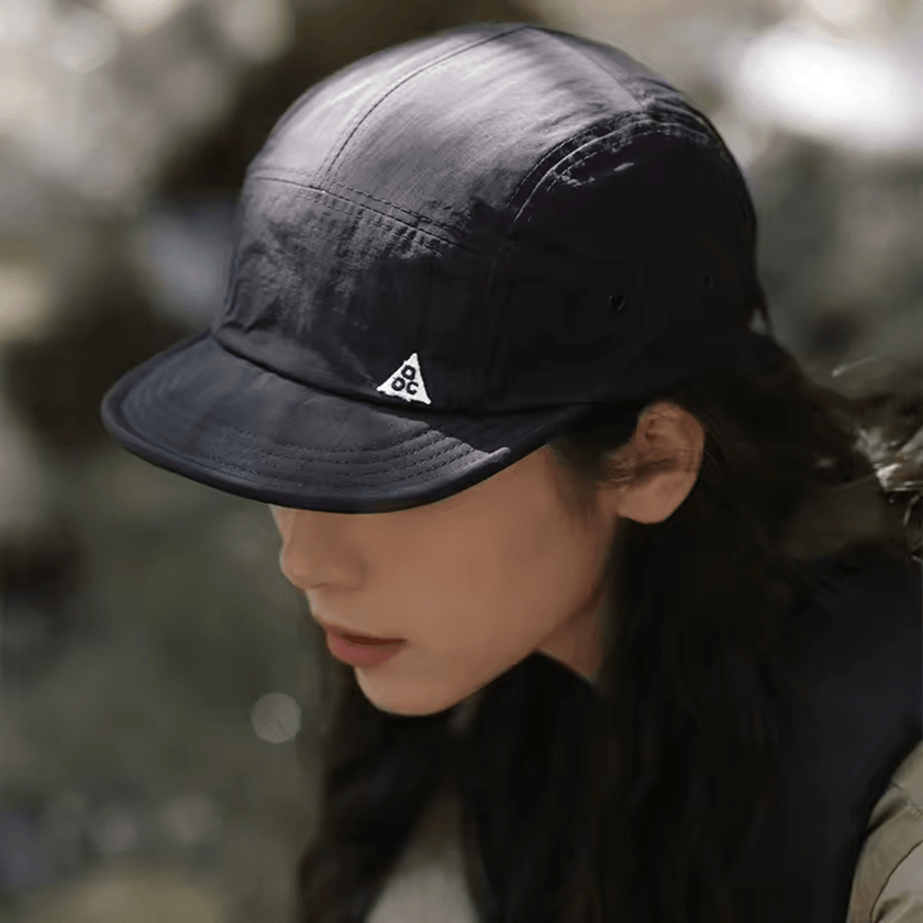 Black FJØRNA men's adjustable hat, packable baseball cap with a classic design and curved brim.