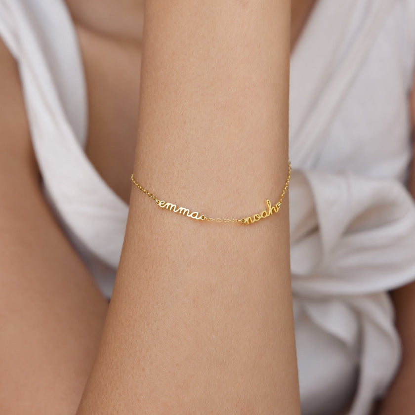 FJØRNA gold personalized unisex ring with engraved names, showcasing sleek jewelry design in 18k gold or silver.