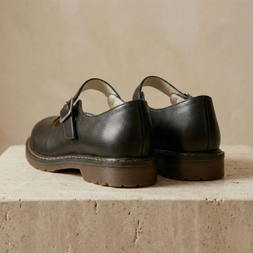 FJØRNA Nina vintage leather Mary Jane shoes for women with strap and comfortable sole, in classic brown leather.