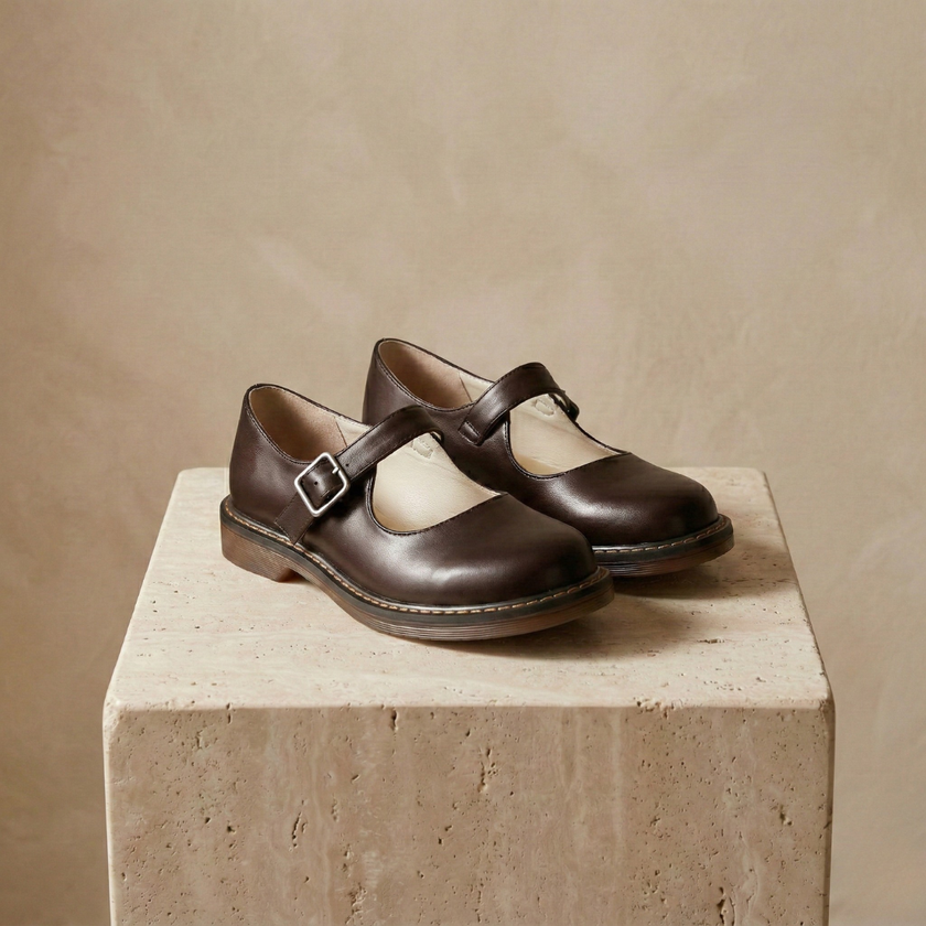 FJØRNA Nina vintage leather Mary Jane shoes for women, brown classic leather with strap and comfortable sole.