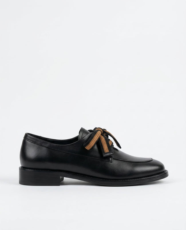 Leather women's loafers by FJØRNA featuring handcrafted design and cushioned insoles, displayed on a white studio background.
