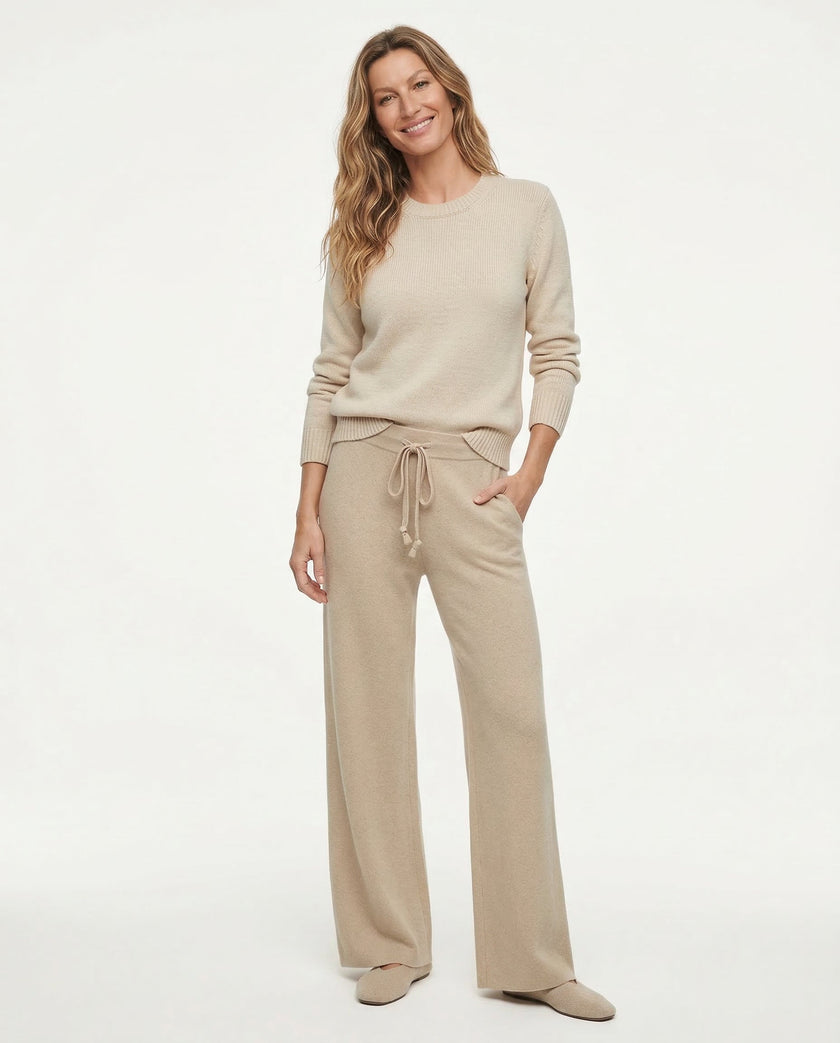 FJØRNA women's jogger pants, casual black pants with elastic waistband and tapered fit, suitable for comfortable everyday wear.