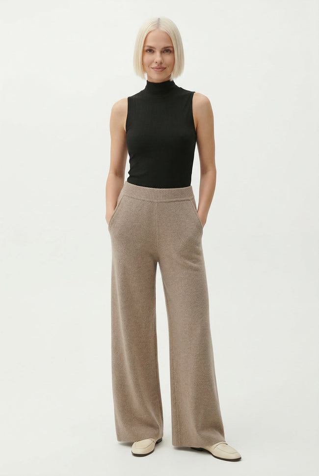 FJØRNA women's joggers, stylish and comfortable pants for women, shown in a casual outfit on a model.