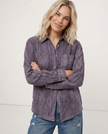 FJØRNA women's linen pleated shirt, lightweight tops with a relaxed fit, worn by a model showcasing the stylish design.