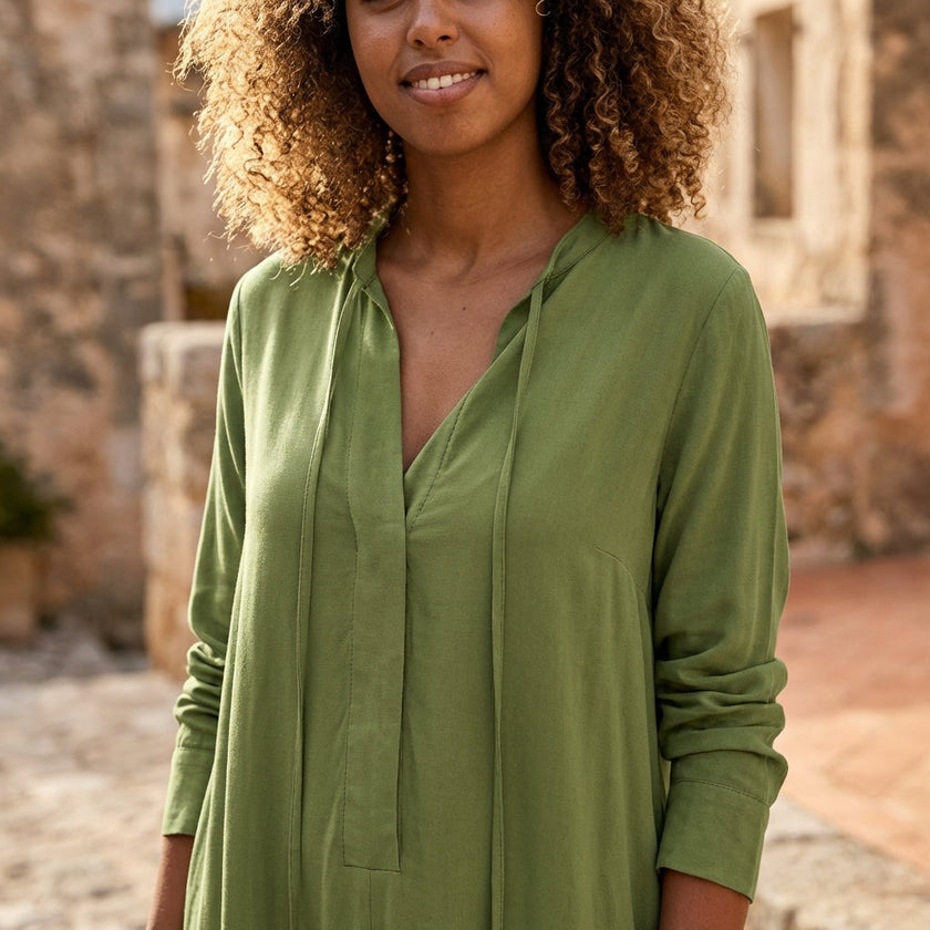 FJØRNA loose fit maxi shirt dress with long sleeves and V-neck, lightweight and flowing for a casual, elegant look.