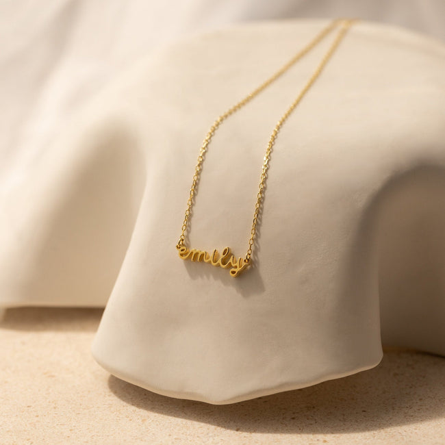Iselin | Tiny Dream Name Necklace in Gold or Silver