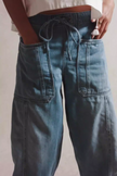 FJØRNA women's cotton pull-on jeans, stylish and comfortable pants with a relaxed fit and classic denim look.