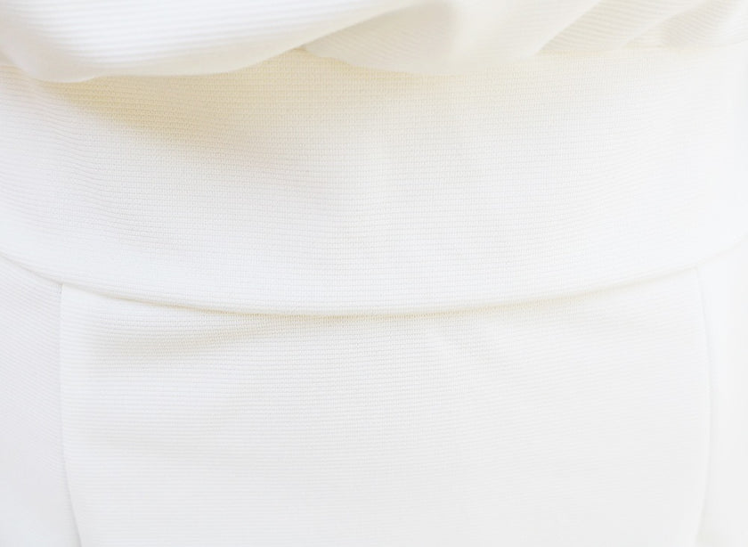 White FJØRNA bat sleeve waist-cinching dress featuring elegant temperament and fashionable design, perfect for stylish occasions.
