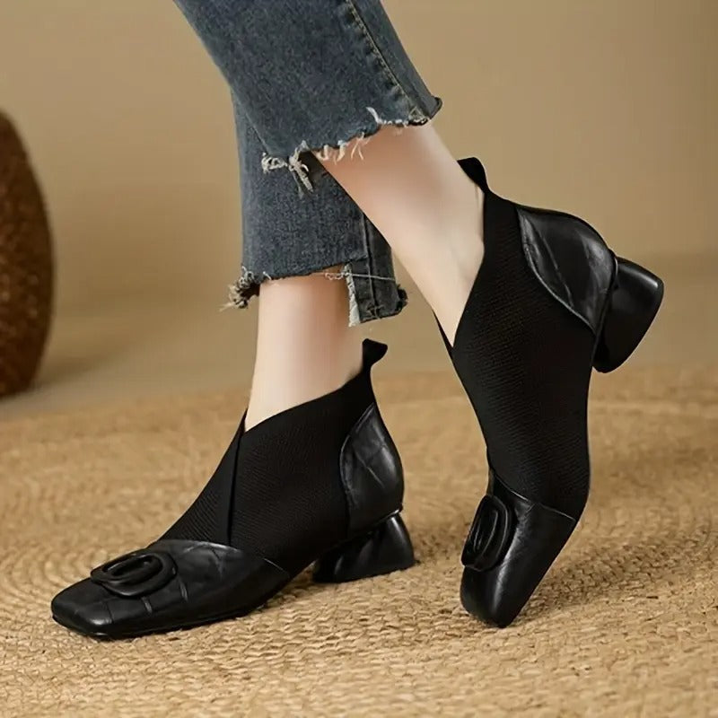 FJØRNA Abigail orthopedic booties Premium Edition in soft, durable material with adjustable straps and cushioned soles.