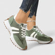 FJØRNA Danyzheiah orthopedic sneakers in black with supportive soles and comfortable design, ideal for foot health.