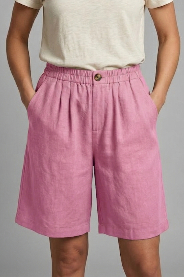 FJØRNA Juniper women's relaxed fit shorts with elastic waistband, lightweight and comfortable for casual wear.