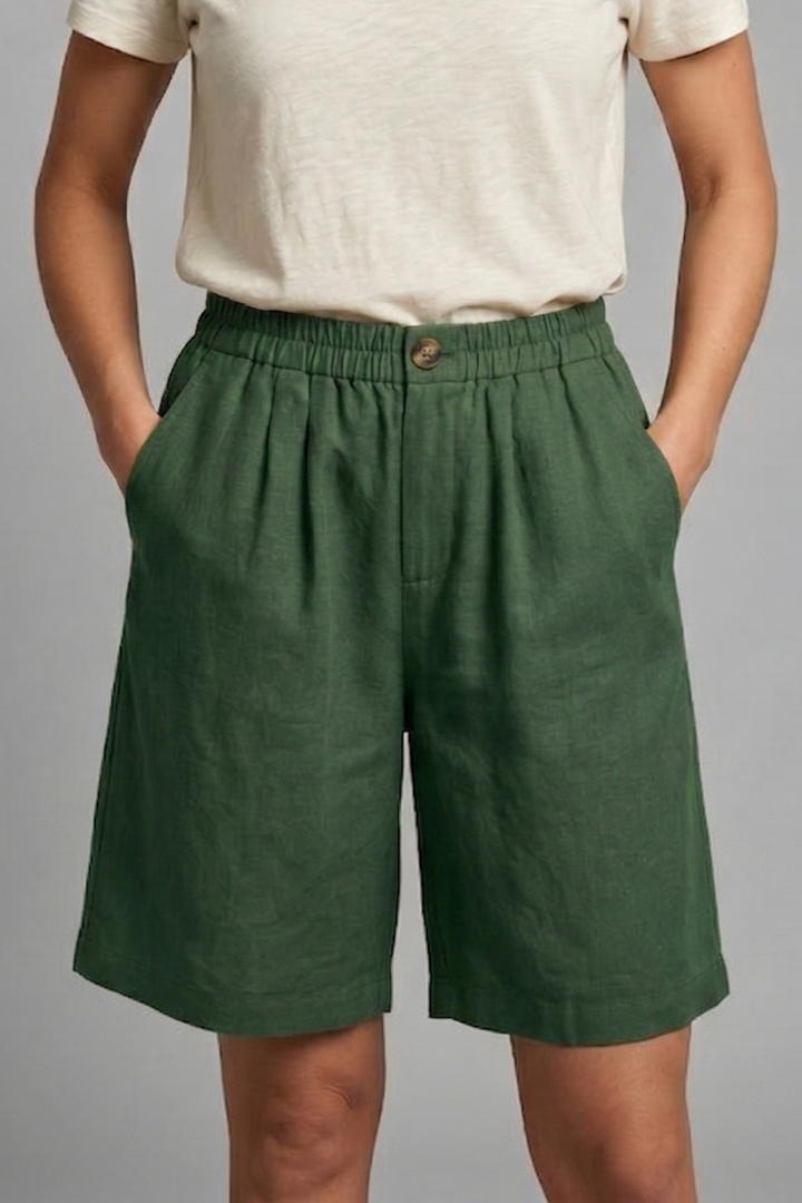 FJØRNA Juniper women's relaxed fit shorts with elastic waistband, lightweight and comfortable for casual wear.