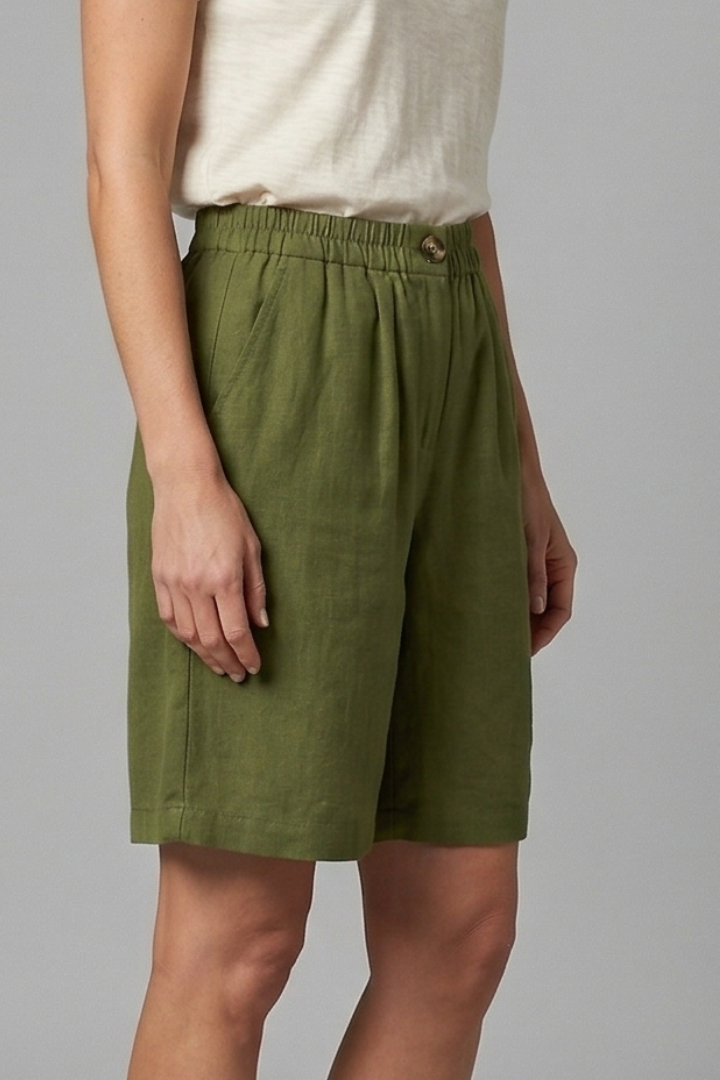 FJØRNA Juniper women's relaxed fit shorts with elastic waist, lightweight and comfortable for casual wear.