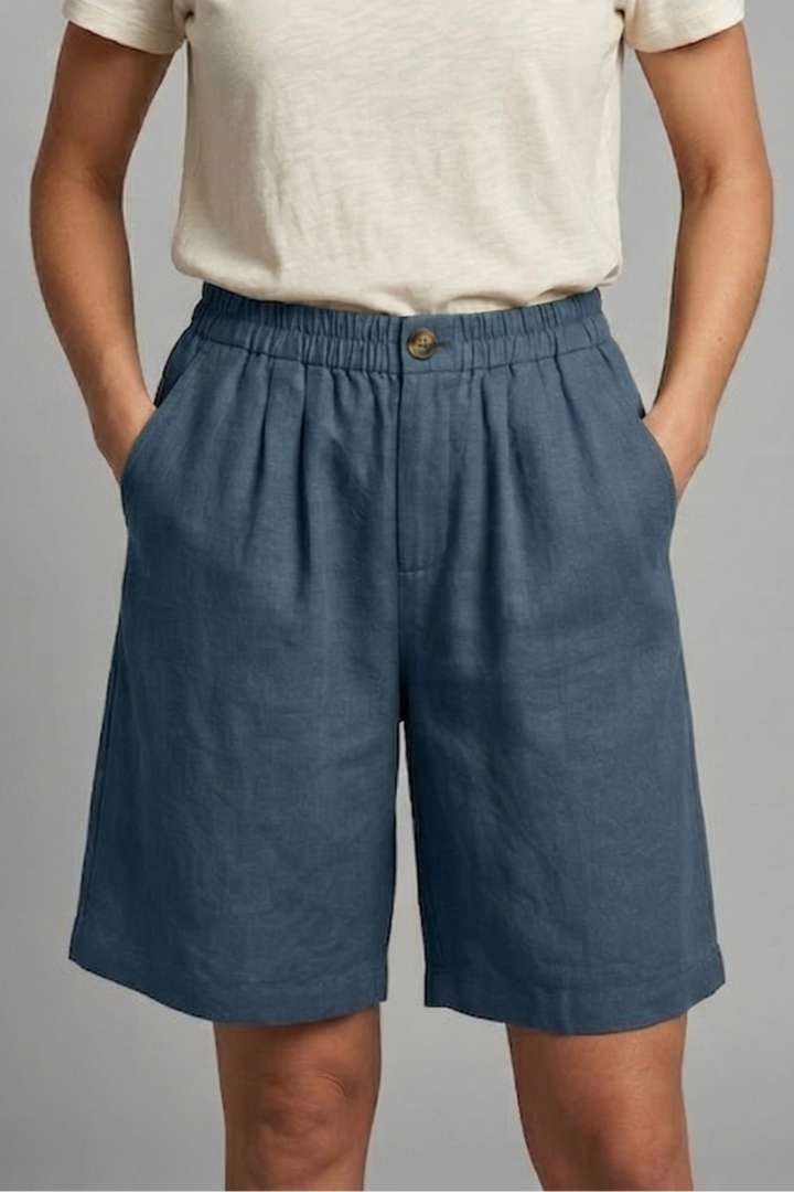 FJØRNA Juniper women's relaxed fit shorts with elastic waistband, casual and comfortable for everyday wear.