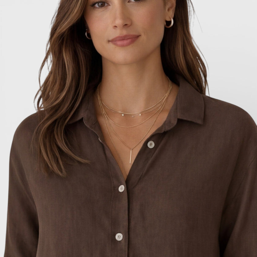 FJØRNA women's linen cotton blend shirt, relaxed fit and breathable design, perfect for summer wear.