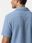 FJØRNA men's classic short sleeve button-up casual shirt, no-seam design, lightweight and stylish for everyday wear.