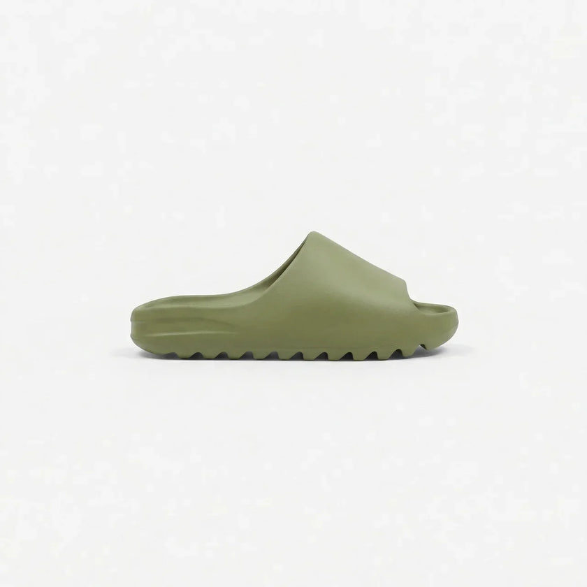 FJØRNA men's open toe slippers with cushioned soles, casual slip-on design for comfortable indoor and outdoor wear.