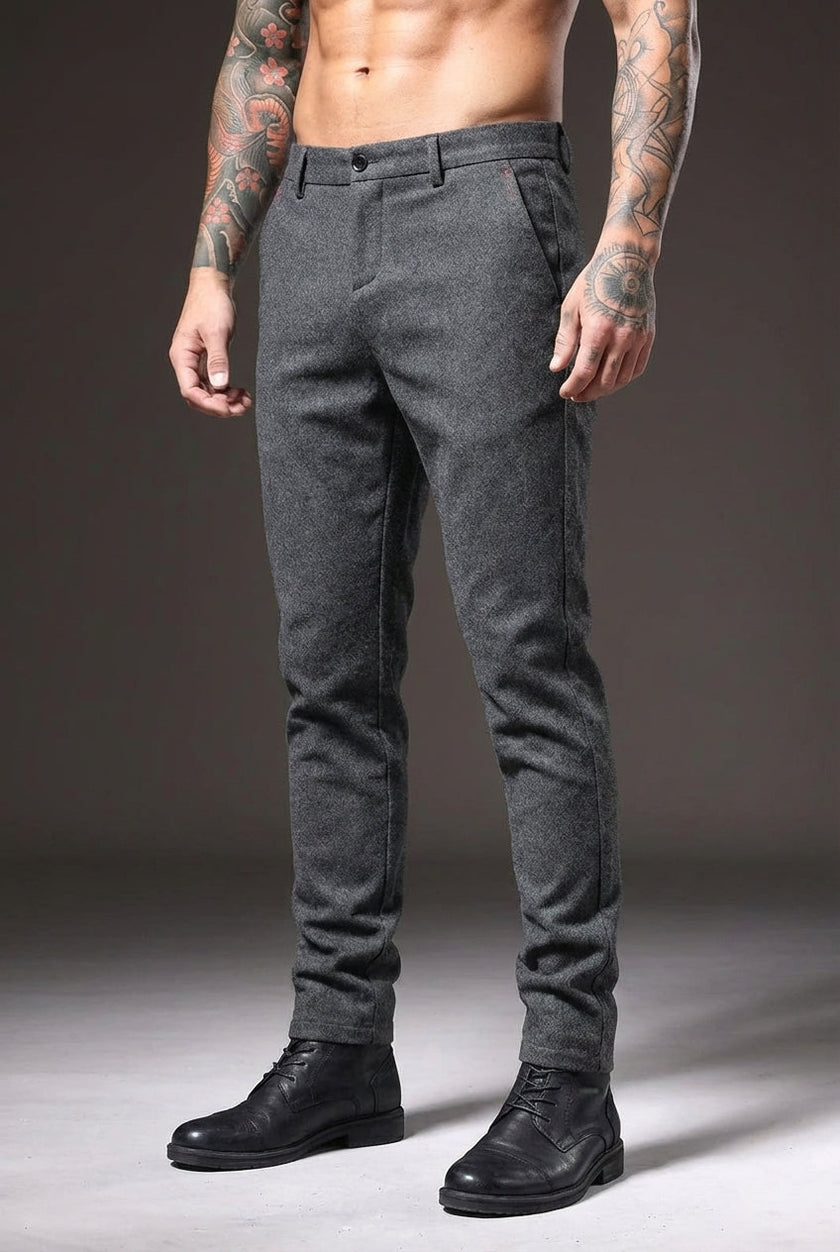 FJØRNA slim-fit light grey trousers displayed on a mannequin, showcasing modern tailored design and clean lines.