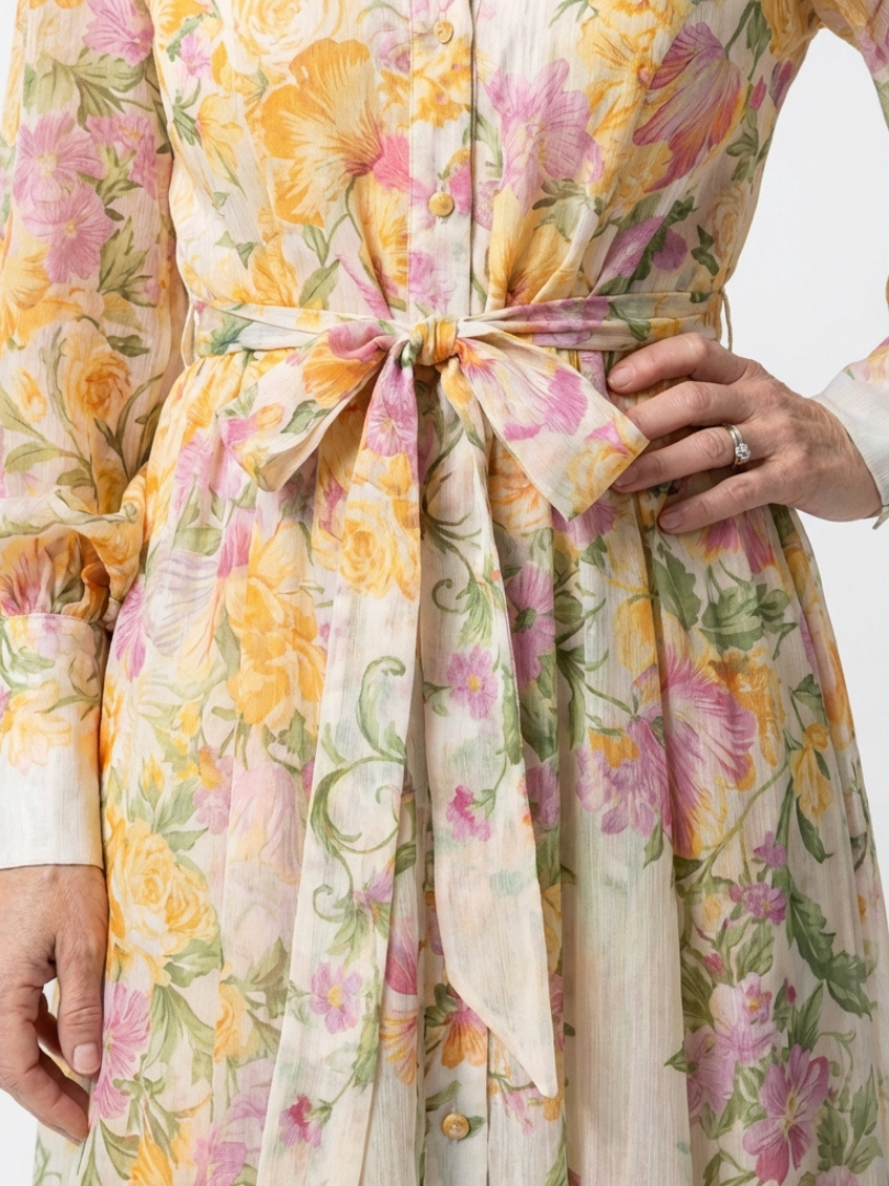 FJØRNA floral summer maxi dress for women with long sleeves, flowy fabric and a relaxed, elegant fit.