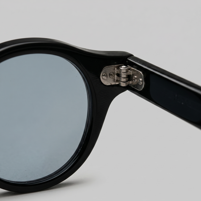 Men's round acetate sunglasses in casual style by FJØRNA, featuring a classic frame and dark tinted lenses.