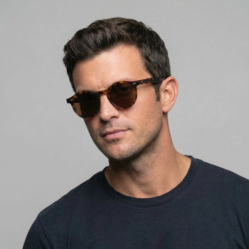 Men's FJØRNA polarized sunglasses with glare-reducing lenses, suitable for outdoor activities, shown on a model.